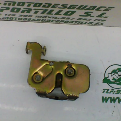 Foto de Cerradura del asiento Kymco Bet&win 50 referencia 51-19-19985