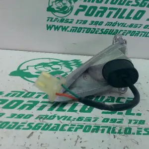 Foto de Intermitente delantero izquierdo Honda PS 125 referencia 106-24-47663 foto 5