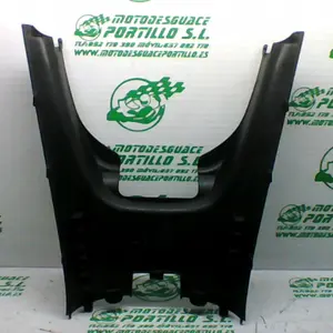 Foto de Carcasa bajo asiento Kymco Super Dink 125 referencia 100-22-36559 foto 3