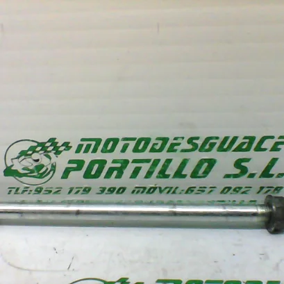Foto de Eje de rueda delantera Honda LEAD 100 referencia 26-19-23266
