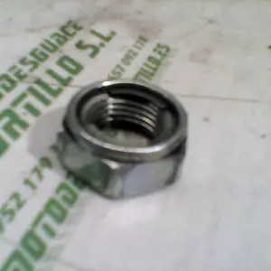 Foto de Tuerca de rueda trasera Honda LEAD 100 referencia 44-17-4520