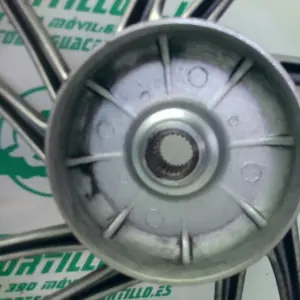 Foto de Llanta trasera Honda SH 125I 13-16 referencia 143-24-48512 foto 18