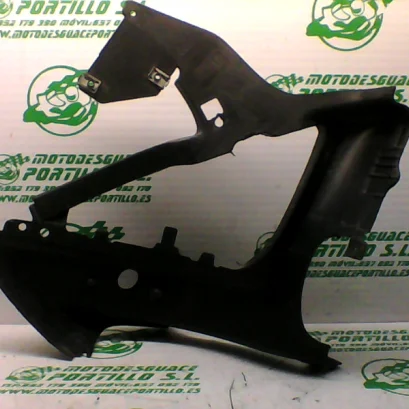 Foto de Carcasa bajo asiento izquierdo Aprilia COMPAY 125 referencia 158-21-29477