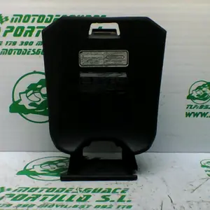 Foto de Puerta depósito gasolina Kymco GRAND DINK 125 referencia 225-22-40028 foto 2