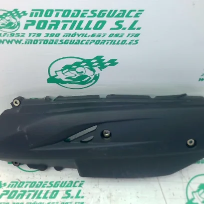 Foto de Embellecedor de tapa cárter Kymco PEOPLE S 125 referencia 369-23-46705