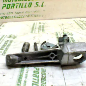Foto de Reposapies trasero derecho Hyosung GT 250 I COMET referencia 197-18-16257 foto 1