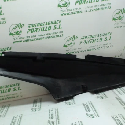 Foto de Carcasa lateral trasera izquierda Suzuki V Strom 650 referencia 144-19-21122