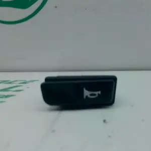 Foto de Interruptor de claxon Kymco MILER 125I referencia 151-24-48061 foto 3