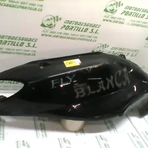 Foto de Carcasa lateral trasera derecha Piaggio FLY 50 2T referencia 170-17-11732 foto 2