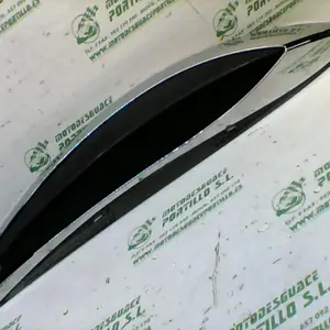 Foto de Embellecedor de carcasa trasera derecha Piaggio Beverly 125 referencia 10-16-11108 foto 3