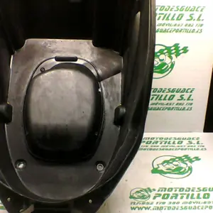 Foto de Porta-casco Peugeot Kisbee 50 4T referencia 53-21-28497 foto 6