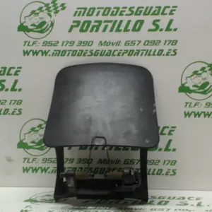 Foto de Puerta depósito gasolina Suzuki Burgman 250 i referencia 178-16-1982