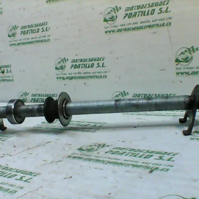 Foto de Eje de rueda trasera Suzuki GS 500 E referencia 290-20-36938