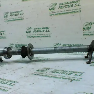Foto de Eje de rueda trasera Suzuki GS 500 E referencia 290-20-36938