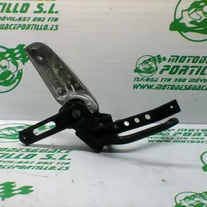 Foto de Estribera trasera derecha con reposapies Honda Pcx 125 referencia 181-23-46243 foto 3