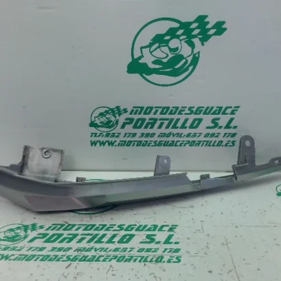 Foto de Carcasa lateral trasera izquierda Honda CB 500XA referencia 415-23-47837