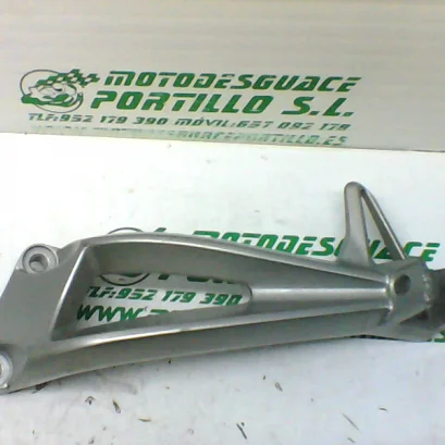 Foto de Estribera trasera izquierda Yamaha FZ1-N referencia 177-19-21619