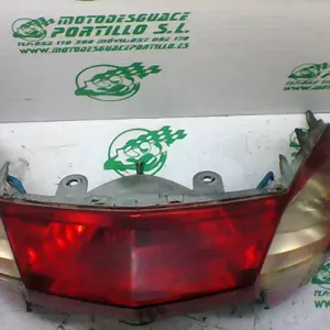 Foto de Piloto trasero Kymco Super Dink 125 referencia 52-19-33560 foto 5