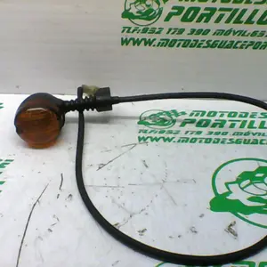 Foto de Intermitente trasero izquierdo Yamaha Aerox 50 2T referencia 326-20-30294 foto 3