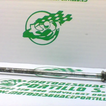 Foto de Eje de rueda delantera Yamaha Jog RR 50 referencia 153-16-26540