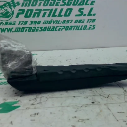 Foto de Reposapies trasero derecho Honda SH 300 I referencia 364-23-46137