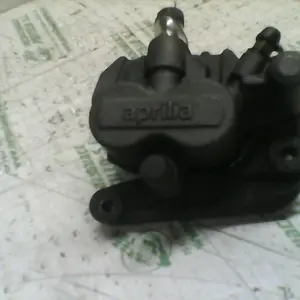 Foto de Pinza de freno delantera derecha Aprilia Sport city 250 inyeccion 09-10 referencia 109-21-39596 foto 2