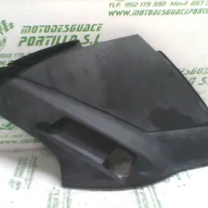 Foto de Carcasa bajo asiento derecho Aprilia Sport city 250 inyeccion 09-10 referencia 161-18-14900 foto 2
