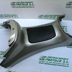 Foto de Carcasa bajo asiento Piaggio X8 200 referencia 264-18-18376 foto 4
