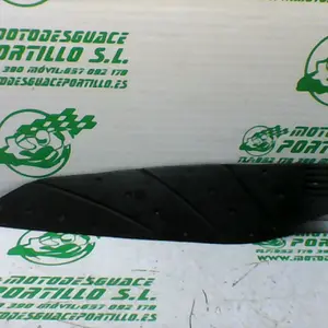 Foto de Alfombrilla izquierda Yamaha X MAX 125 referencia 304-21-31430 foto 2
