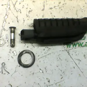 Foto de Reposapies trasero derecho Honda CBF 125 M referencia 166-22-34824 foto 4