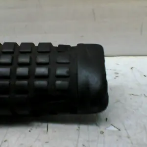 Foto de Reposapies delantero derecho Kawasaki Gpz 500 referencia 132-18-43251