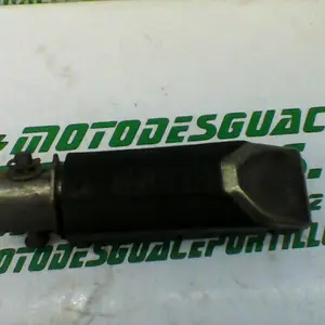 Foto de Reposapies trasero derecho Yamaha YBR 125 i referencia 171-21-30492 foto 7