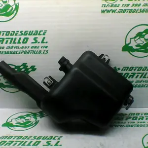 Foto de Depósito de aceite Vespa LX 50 2T referencia 321-20-28522 foto 5