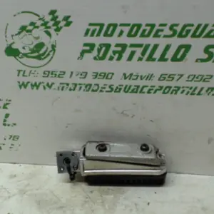 Foto de Reposapies trasero izquierdo Yamaha Fazer 1000 referencia 135-16-3430
