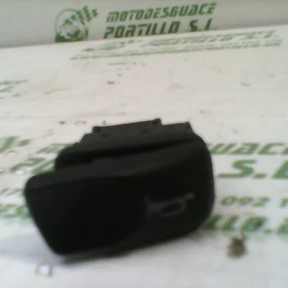 Foto de Interruptor de claxon Vespa Lx50 4T referencia 70-16-25948