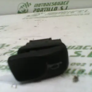 Foto de Interruptor de claxon Vespa Lx50 4T referencia 70-16-25948 foto 1