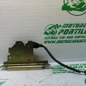 Foto de Cerradura del asiento Kymco Super Dink 125 referencia 100-22-36565 foto 11