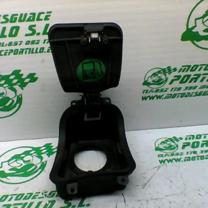 Foto de Puerta depósito gasolina Yamaha X max 125 2010 referencia 181-16-36209