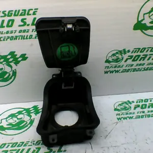 Foto de Puerta depósito gasolina Yamaha X max 125 2010 referencia 181-16-36209