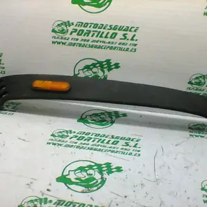Foto de Embellecedor de carcasa trasera derecha Vespa Lx50 4T referencia 63-20-31129 foto 2
