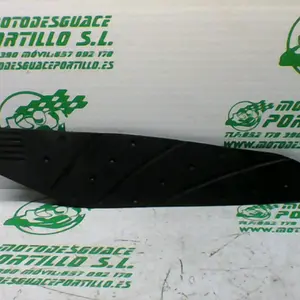 Foto de Alfombrilla derecha Yamaha XMAX 250 referencia 213-19-37433 foto 7