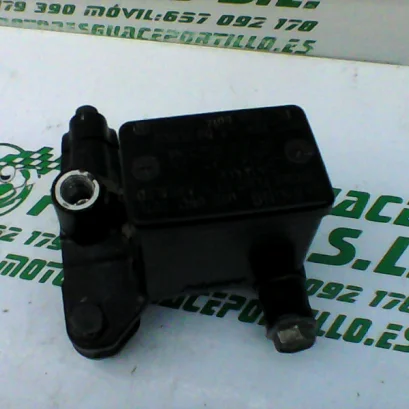 Foto de Bomba de freno delantero Suzuki SIXTEEN 125 referencia 281-18-19634
