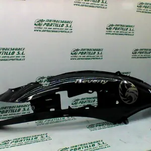 Foto de Carcasa lateral trasera derecha Piaggio Beverly 125 referencia 10-16-17814