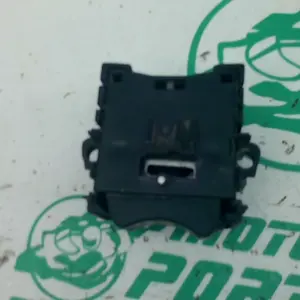 Foto de Boton de apertura de asiento Honda SH 125 2018 referencia 327-24-48773 foto 2