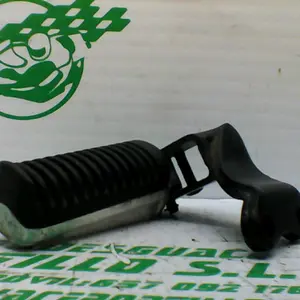 Foto de Estribera trasera izquierda con reposapies Yamaha XMAX 250 referencia 213-19-37369 foto 4