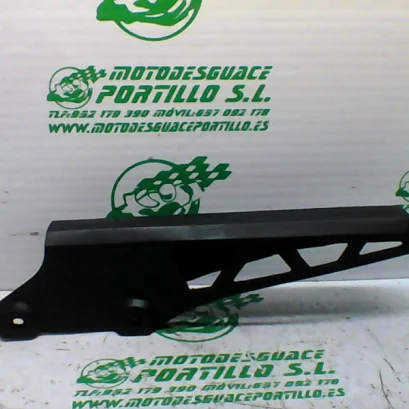 Foto de Cubre cadena Suzuki gsx 750 f referencia 165-22-37248
