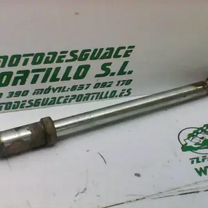 Foto de Eje de rueda delantera Derbi GPR 50 referencia 136-19-21713