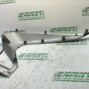 Foto de Embellecedor lateral derecho Yamaha XMAX 250 referencia 431-21-32473 foto 2
