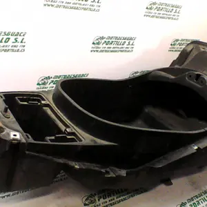 Foto de Porta-casco Piaggio X8 200 referencia 264-18-18386 foto 4