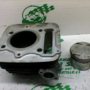 Foto de Cilindro y pistón Suzuki GN 250 referencia 152-21-39491 foto 4